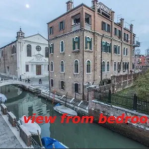 https://biennale-giardini-apartment.hotelinveneto.com