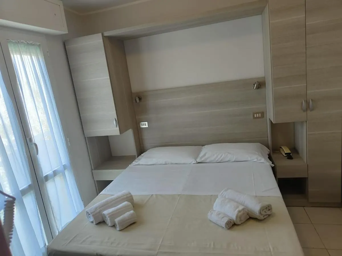 Hotel Gioiella 리미니 2*,
